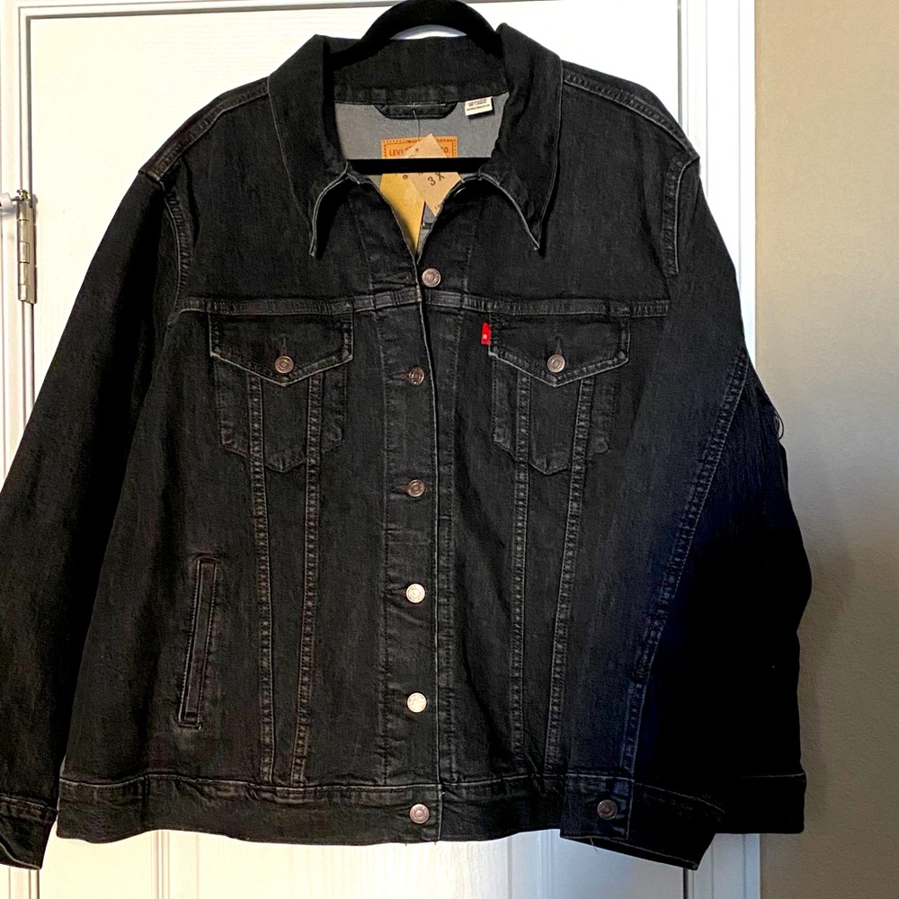 Levi’s Trucker Jacket NWT Black fringe stretch